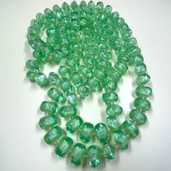 Vintage Y2K Extra Long Green Acrylic Beaded Necklace - Picture 2 of 4